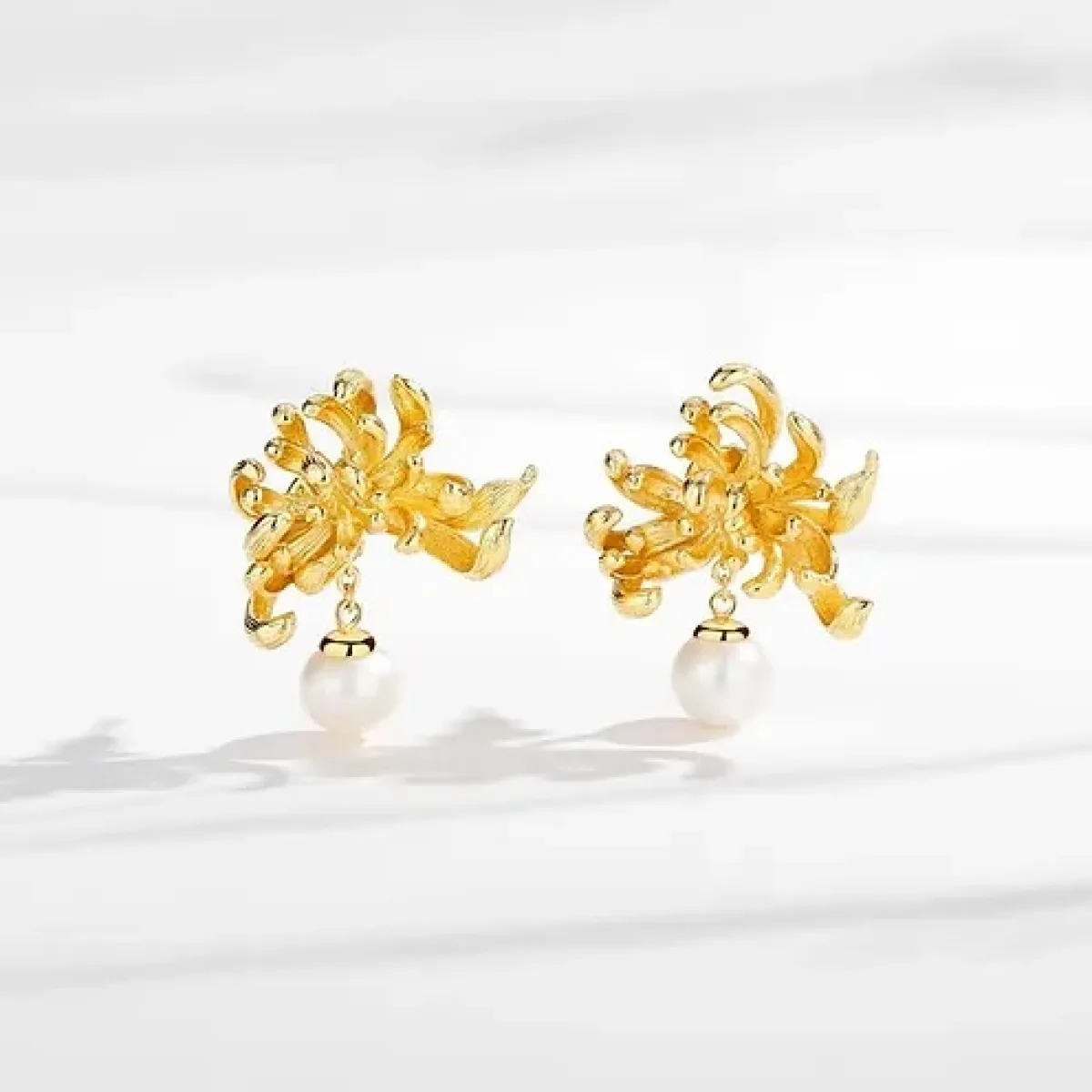 أقراط Pearl Chrysanthemum من جي بيوتي JBeauti