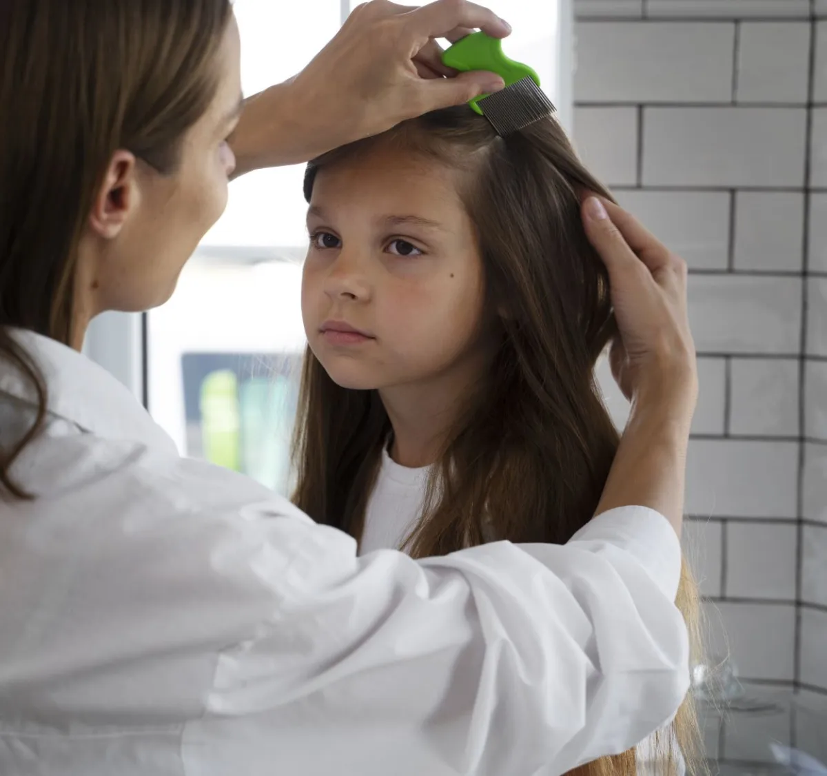 صورة أم تتفقد شهر ابنتها