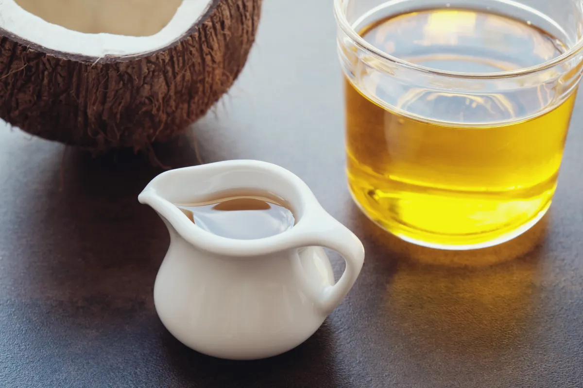 زيت جوز الهند فعال بحسب دليل التنظيف المنزلي