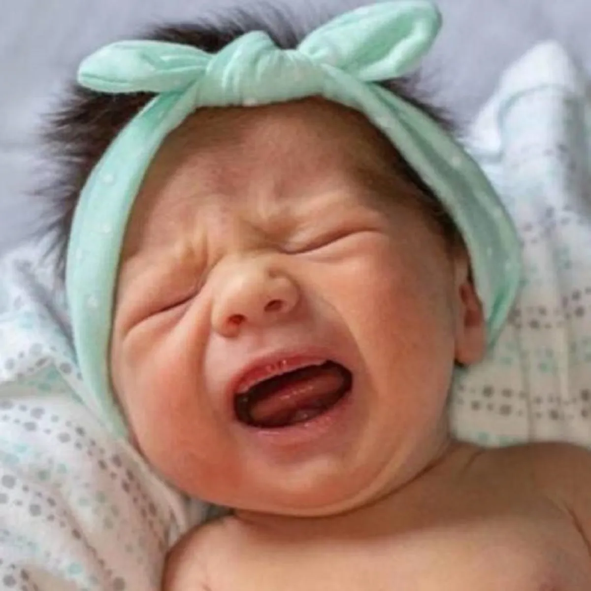 صورة لرضيع يبكي