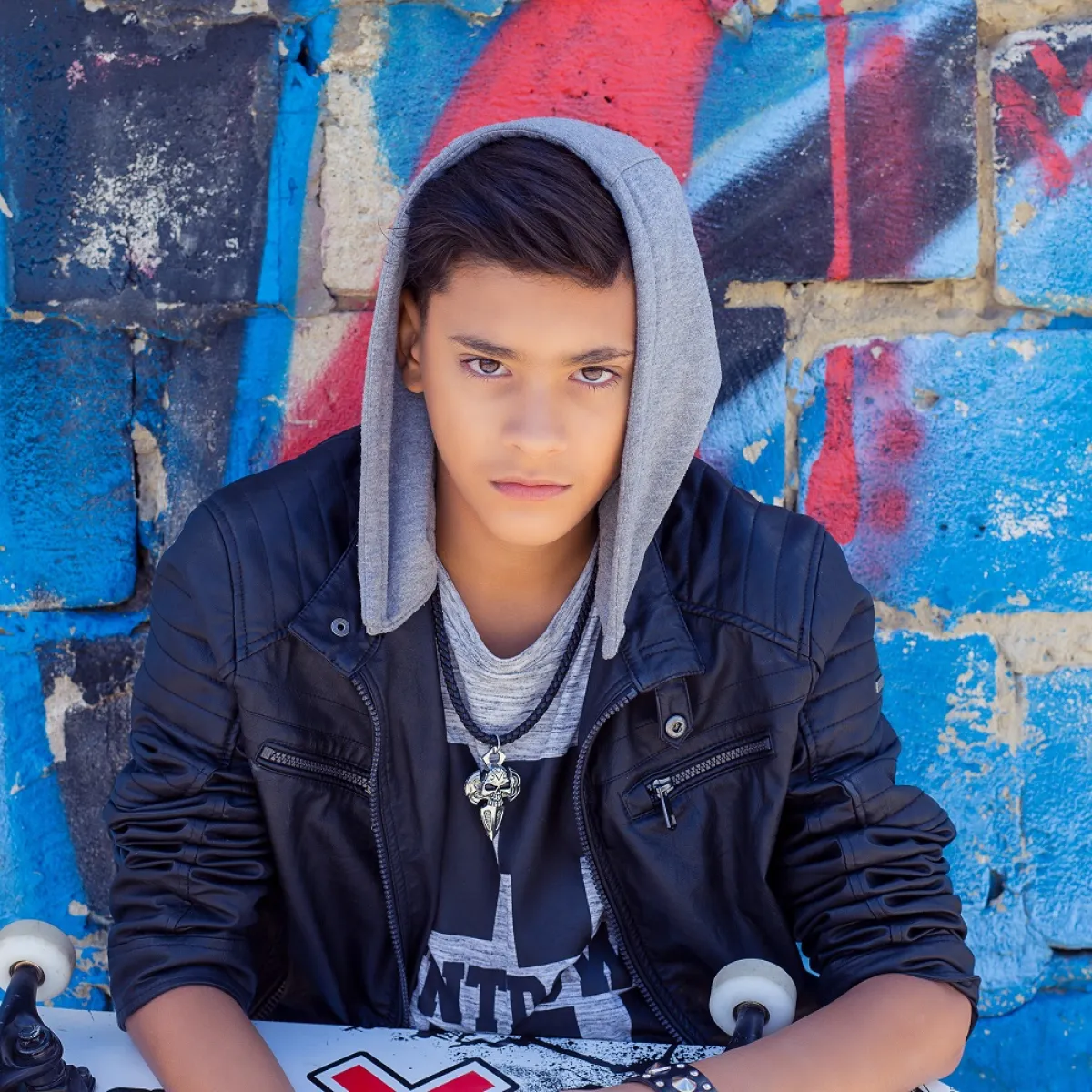 صورة تمثل مرحلة المراهقة