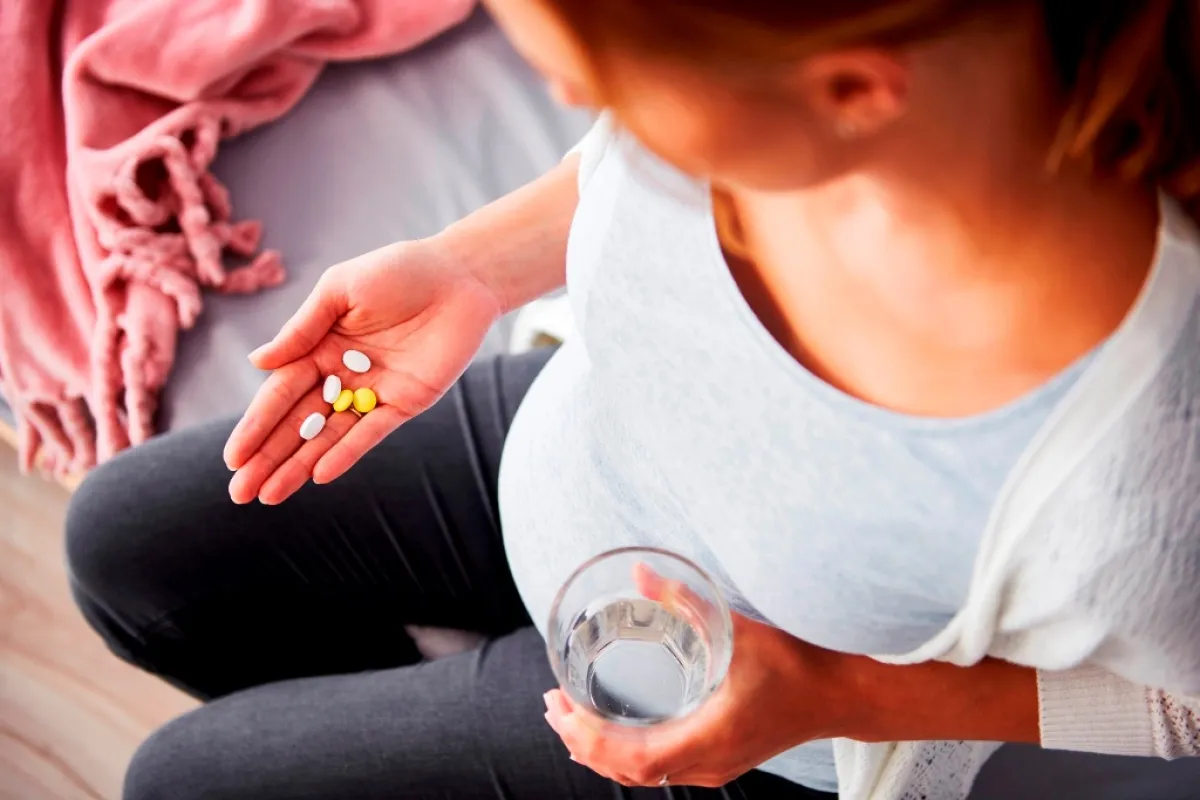 صورة لحامل تحصل على مسكن