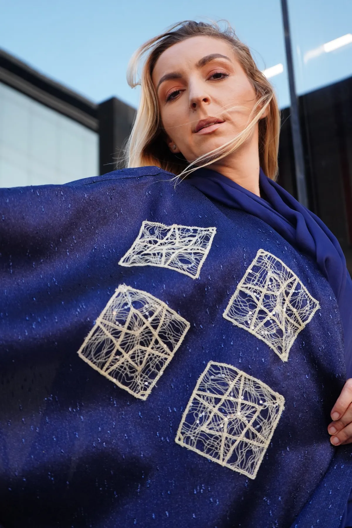 عباية من تصميم المصممة أماني الحبشي