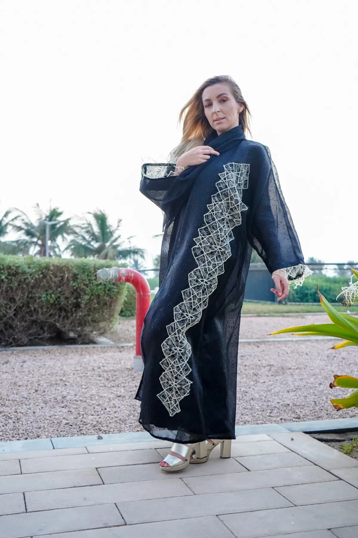 عباءة من تصميم المصممة أماني الحبشي