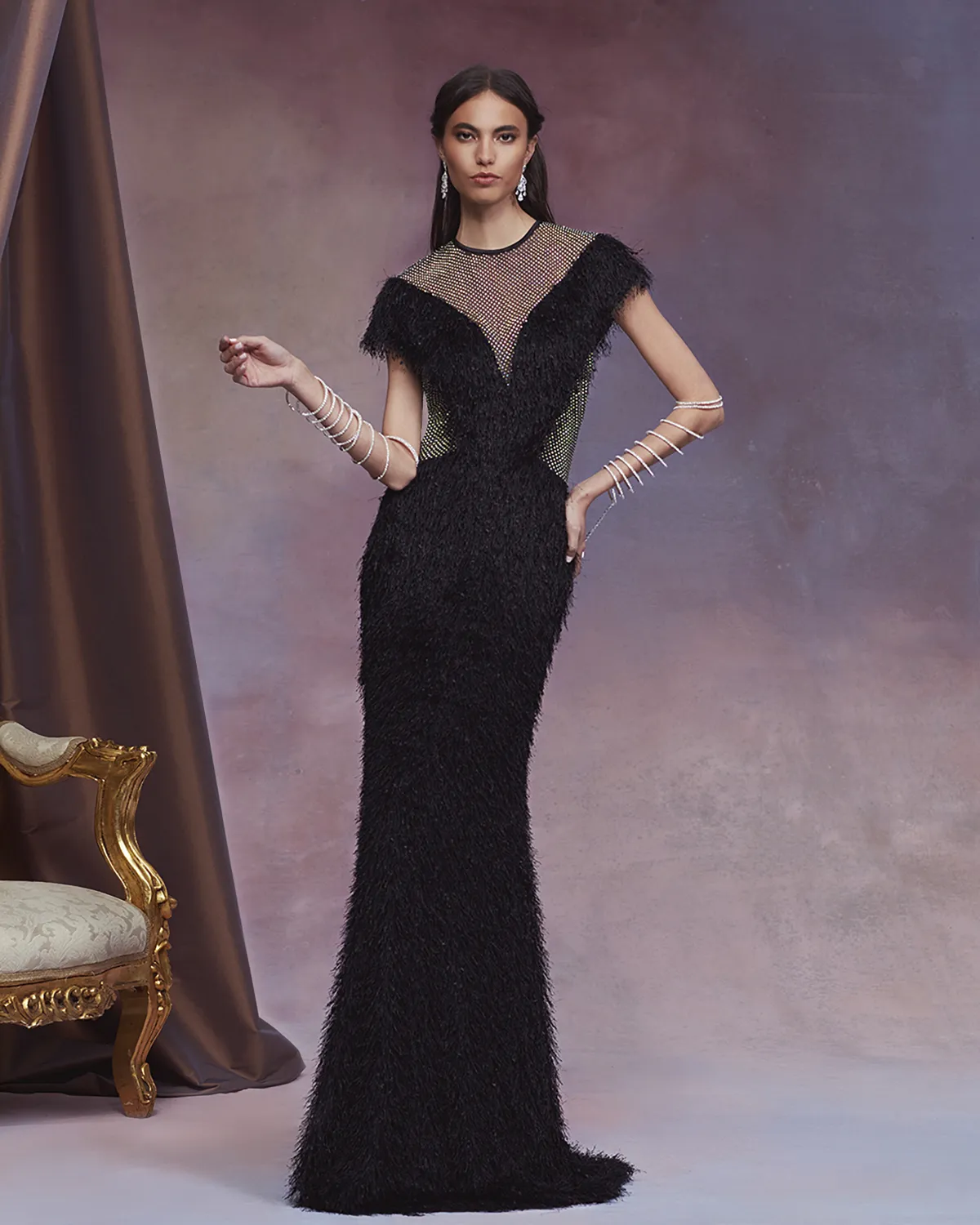 فستان زفاف باللون الأسود من Tadashi Shoji