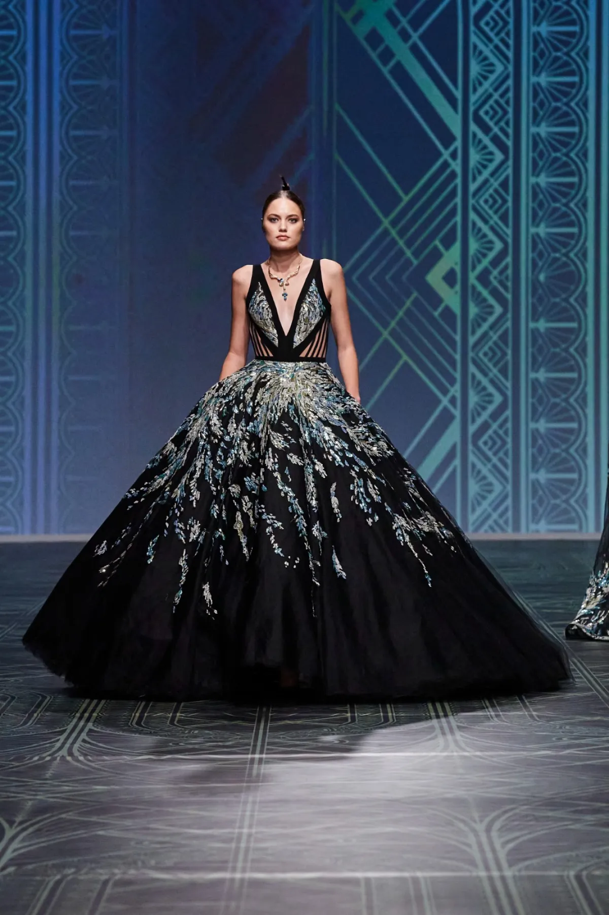 فستان زفاف باللون الأسود من Michael Cinco