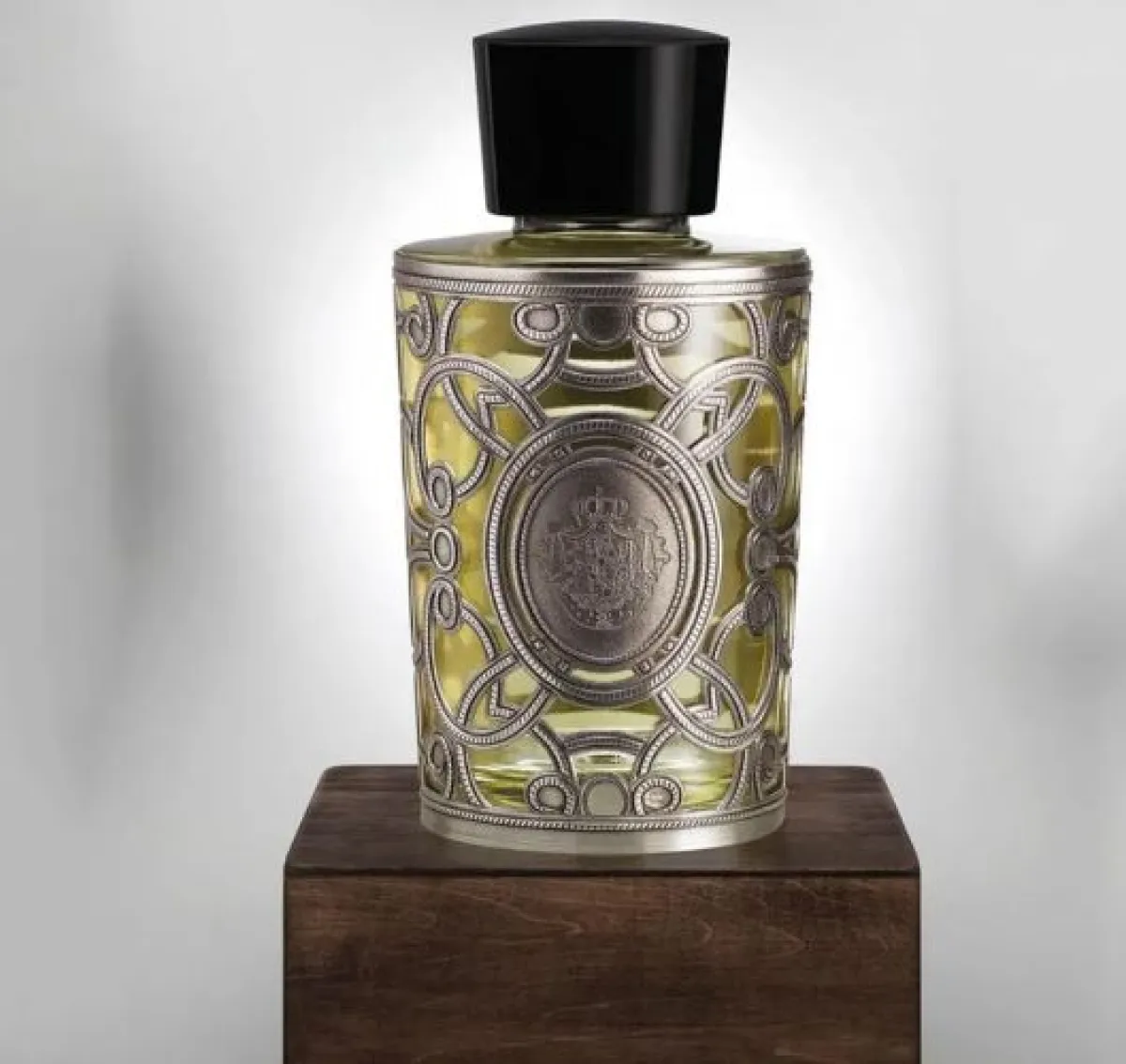 عطر نسائي محدود الإصدار