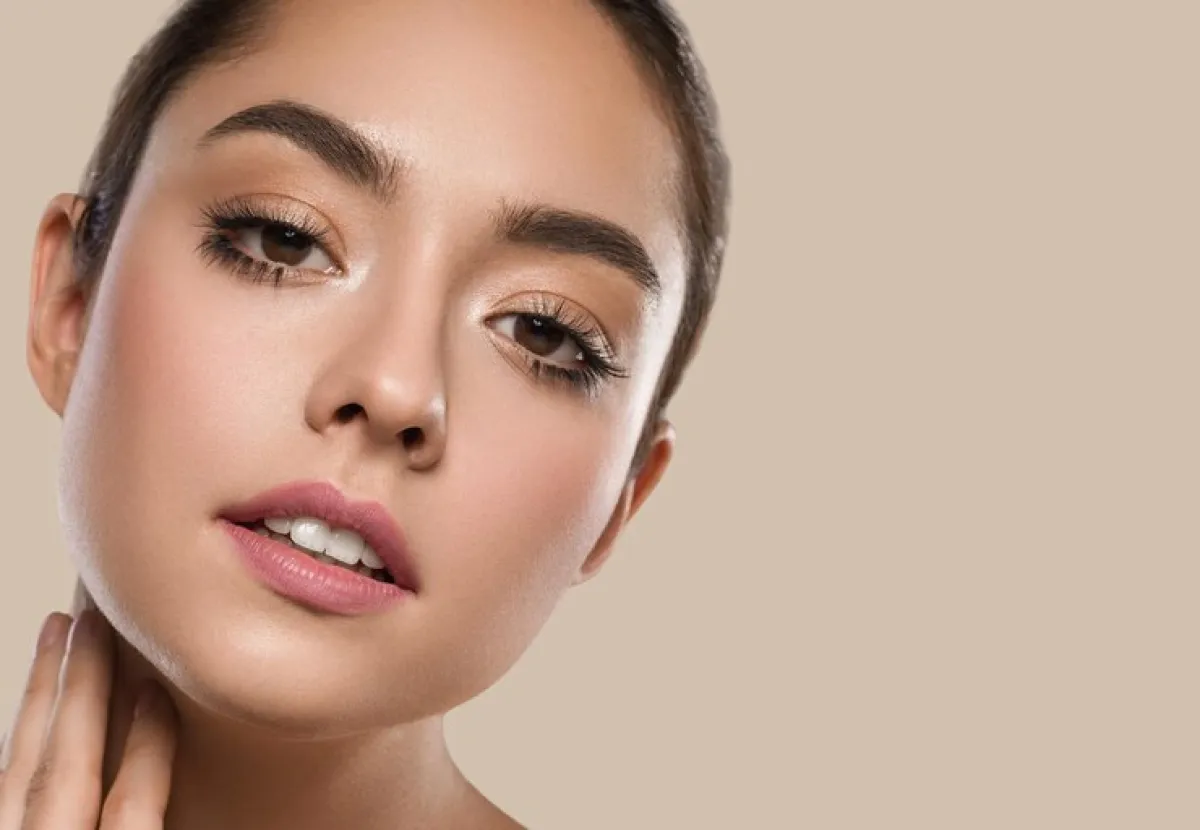 ما هي أفضل طرق تكثيف الحواجب طبيعياً 