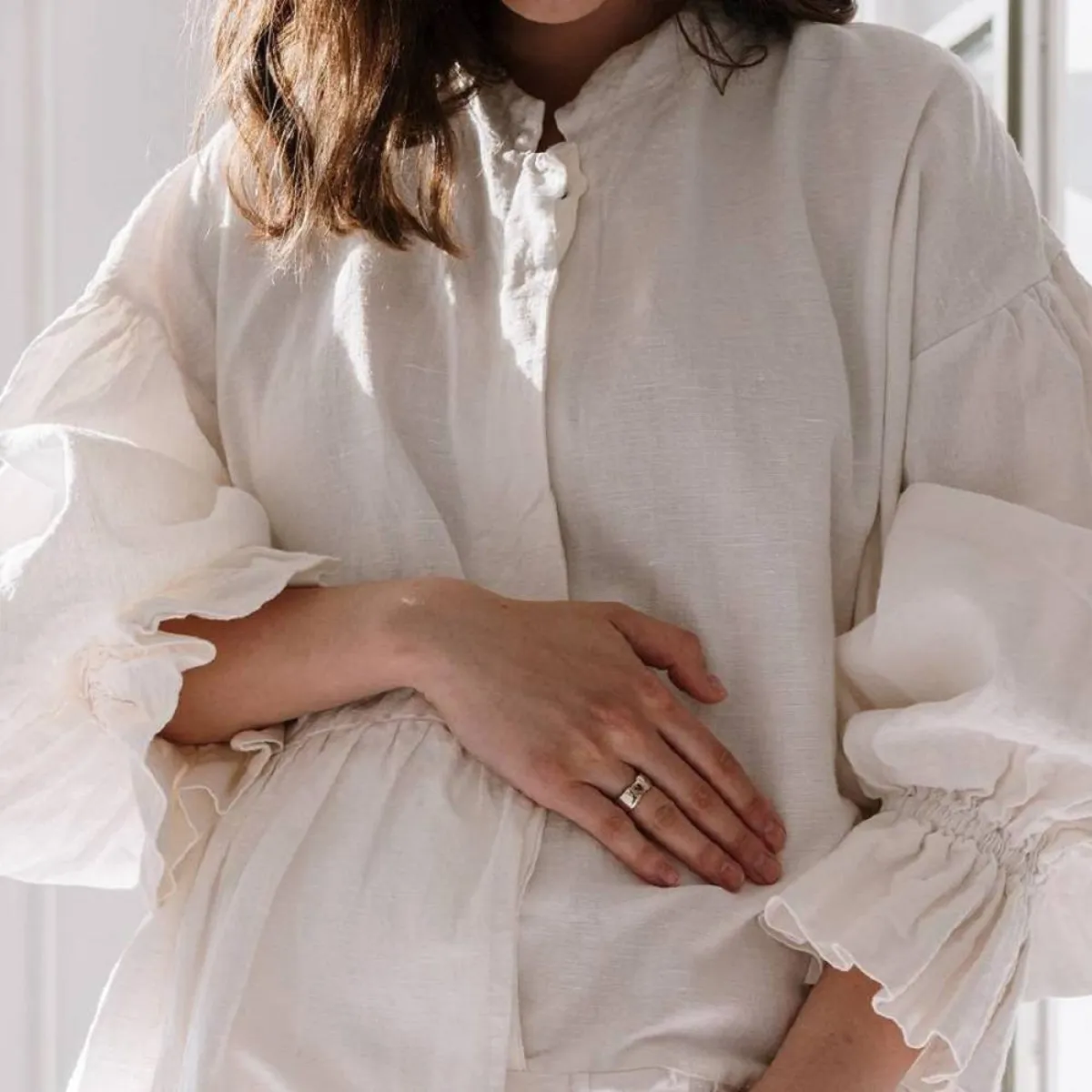 صورة لحامل في بداية حملها