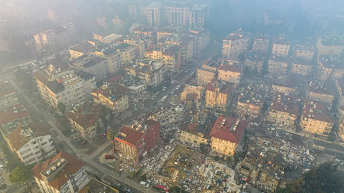 بعد 21 يوما إنقاذ حصان من تحت الأنقاض زلزال تركيا