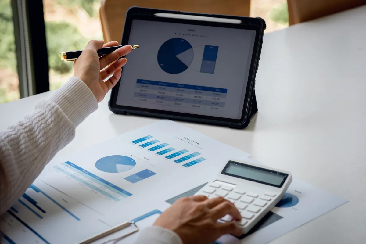 المرأة أكثر حرصًا مقارنة بالرجل