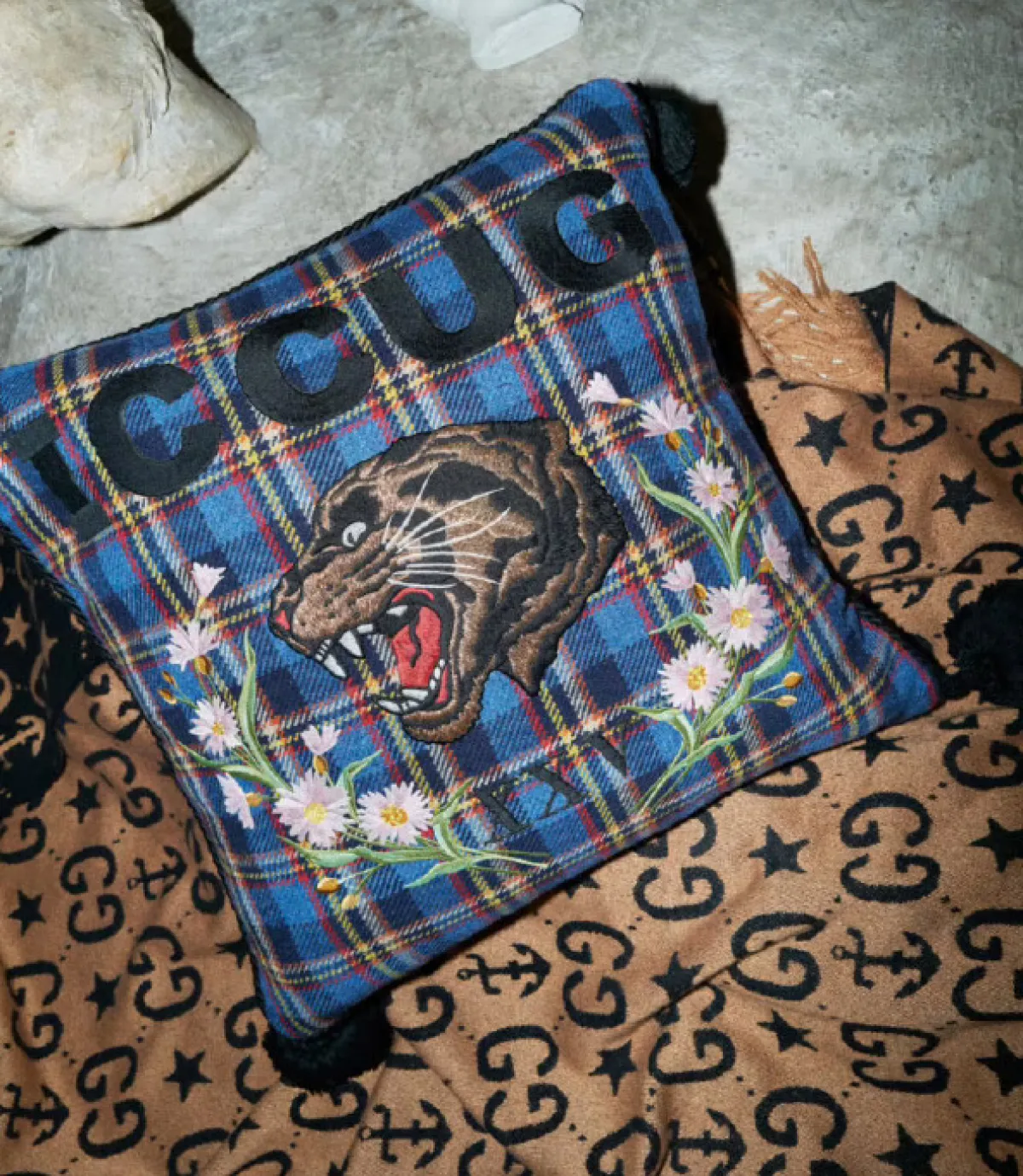 وسادة من تصميم Alessandro Michele، لـ غوتشي ديكور Gucci Decor