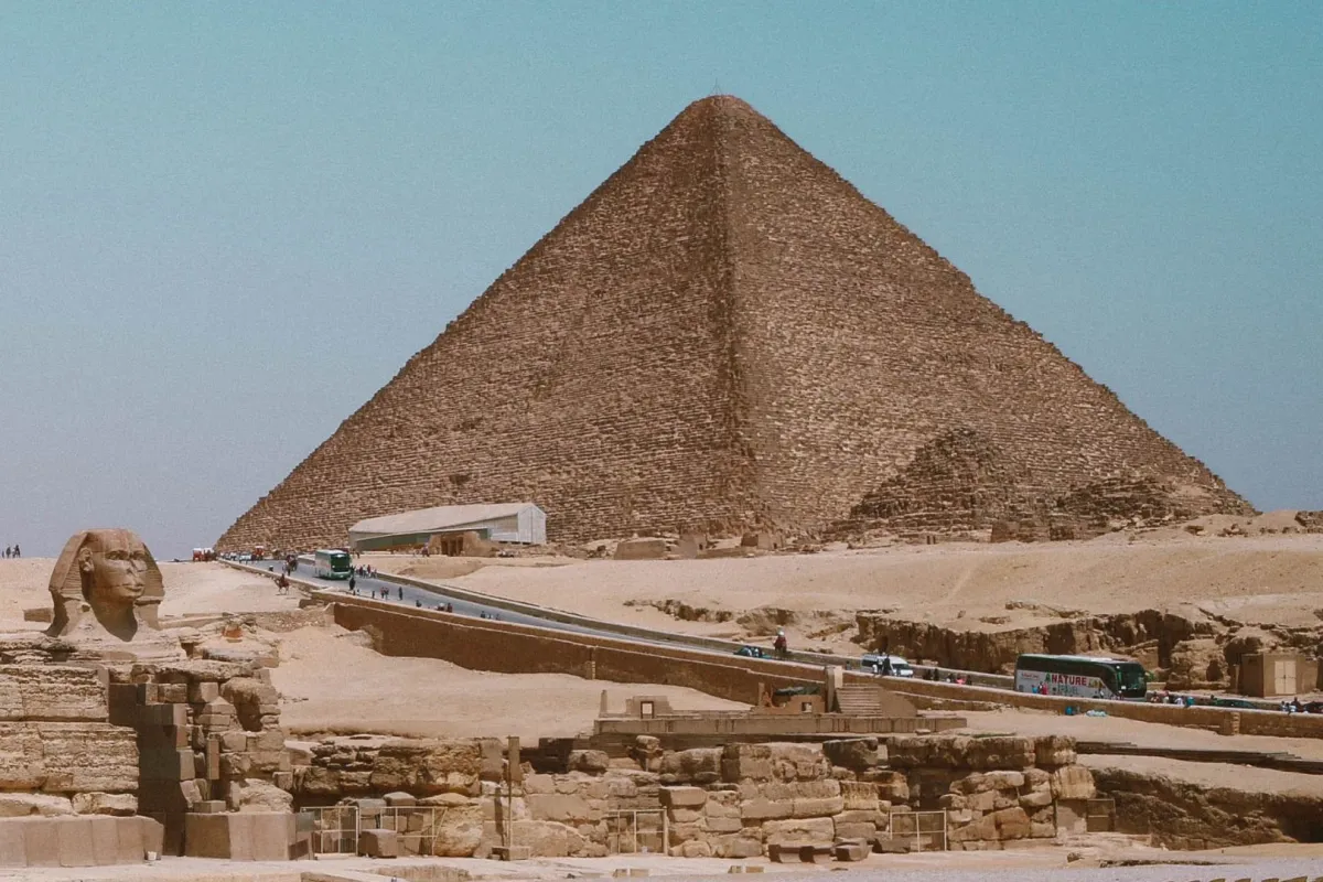 اكتشاف داخل هرم خوفو 