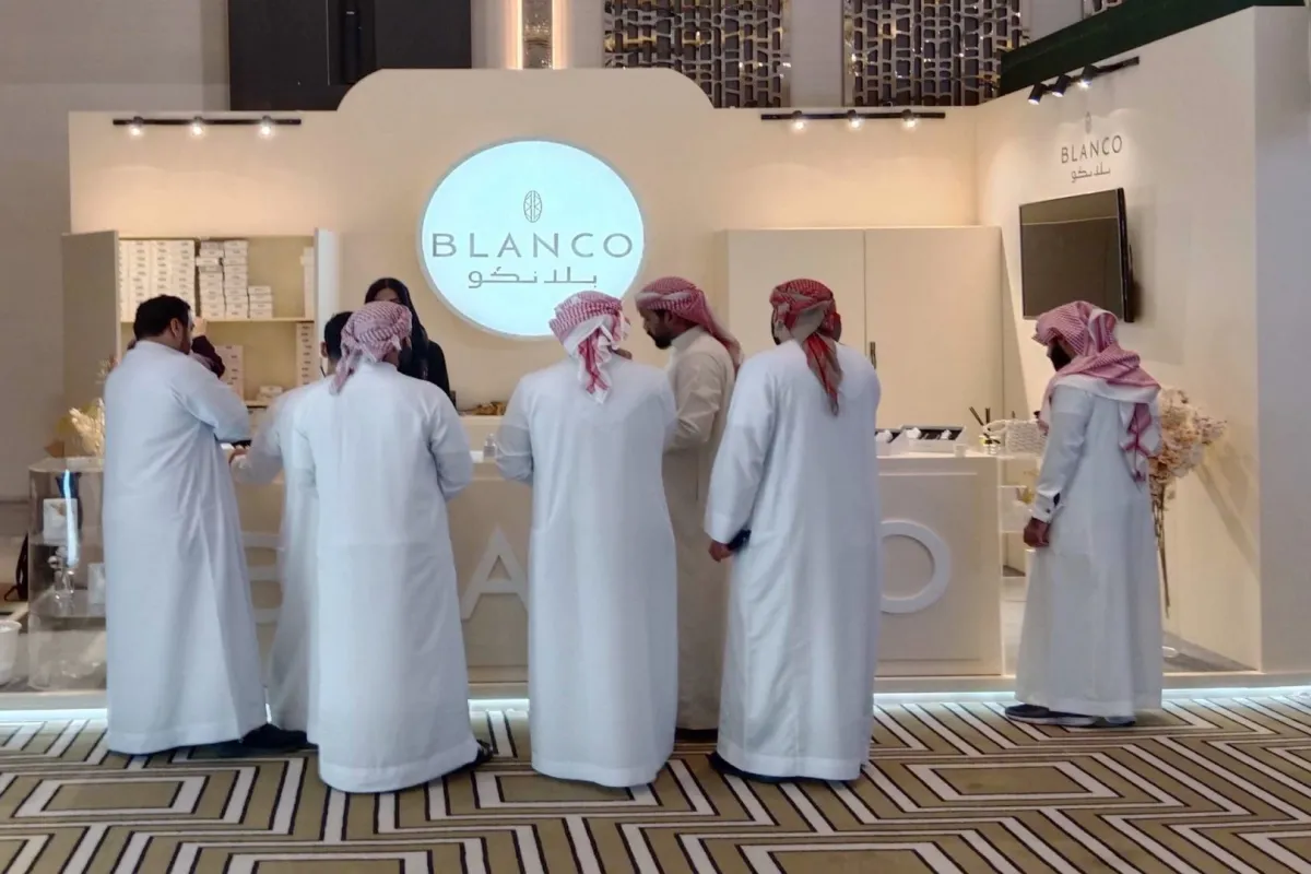 مشاركة 50 علامة تجارية 