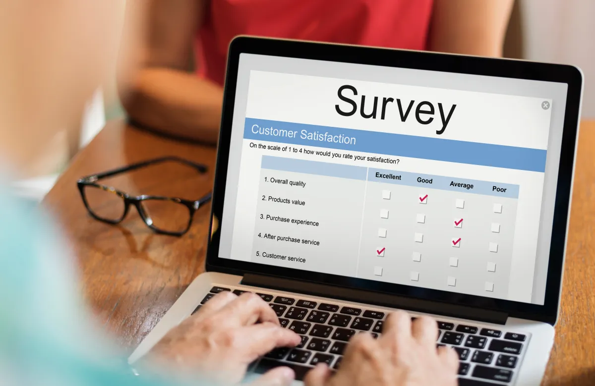 استقصاءات مجهولة الهوية لفهم مخاوف الموظفين واحتياجاتهم