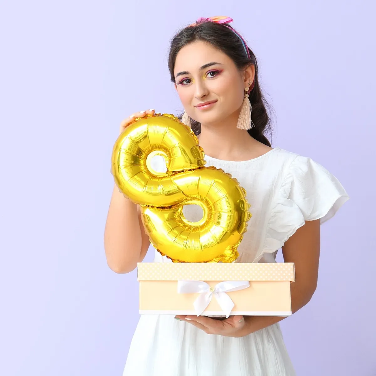 صورة لأمرأة تحتفل بيوم المرأة