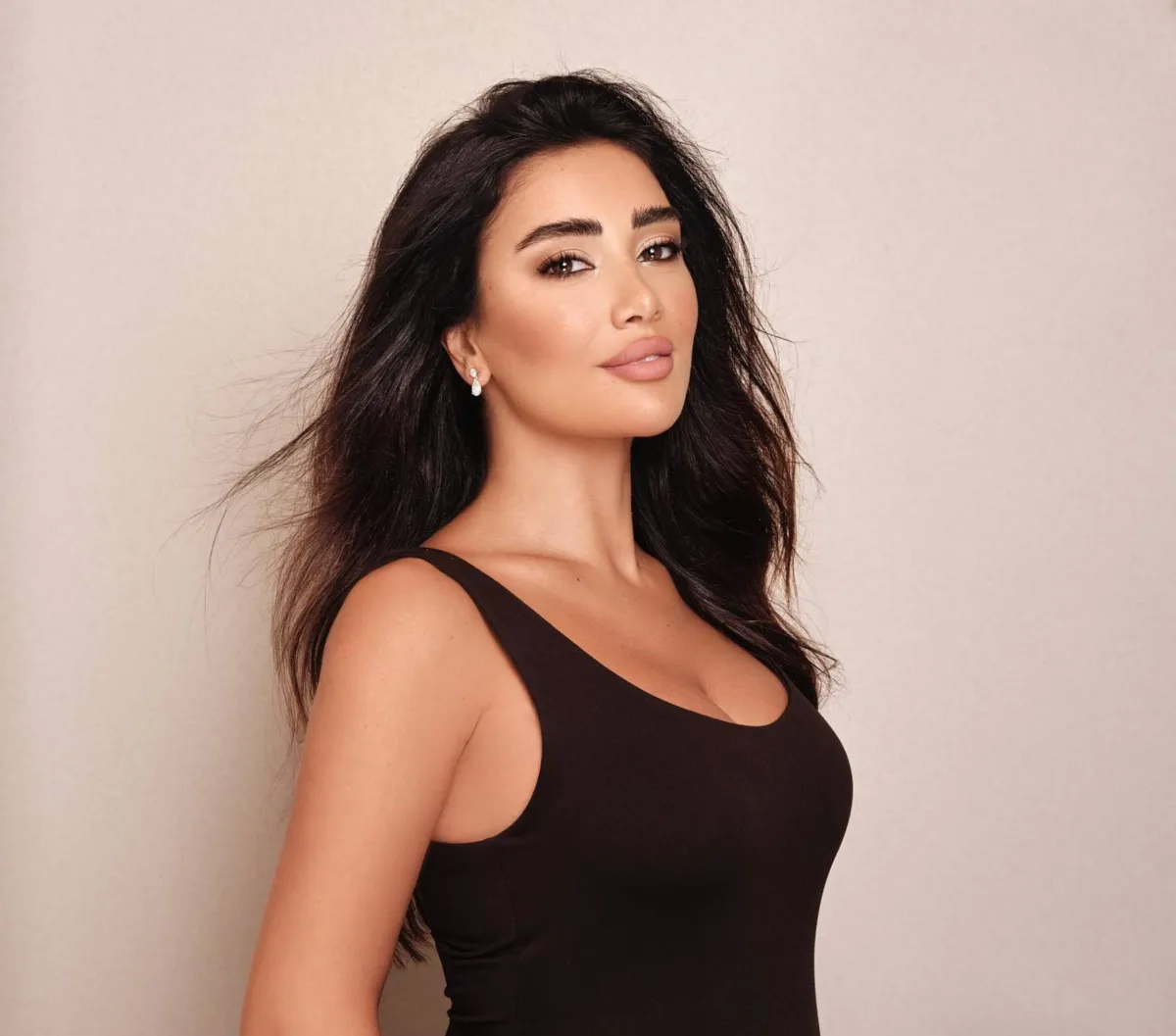 جيسيكا عازار - الصورة من صفحتها الرسمية على الفيس بوك