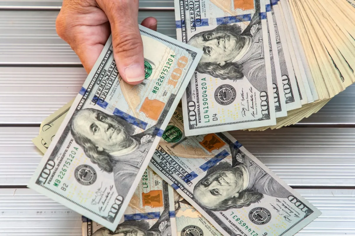 مليونير إيطالي يخفي ثروته عن عائلته لسبب صادم!