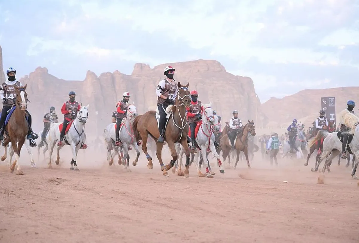 مشاركة 200 فارس وفارسة. الصورة من "واس"