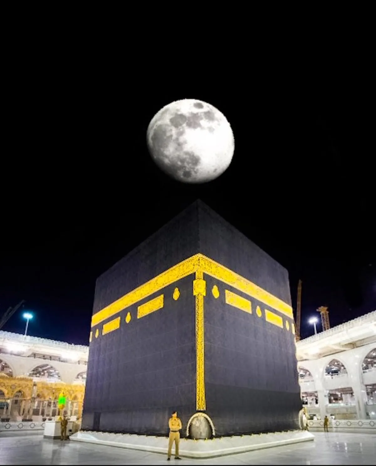 تعامد القمر الأحدب المتزايد على الكعبة المشرفة