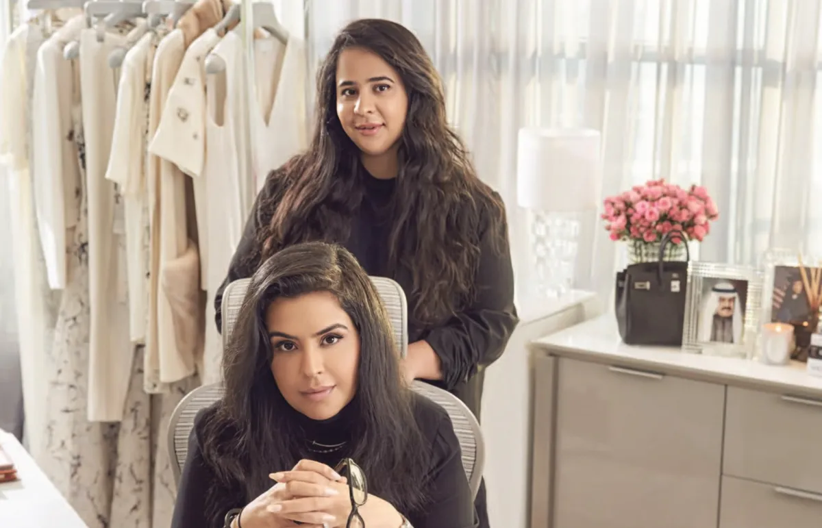 المصممتان الشيخة نور والشيخة هيا آل خليفة: نسعى لتعزيز مكانة البحرين على خريطة الأزياء العالمية