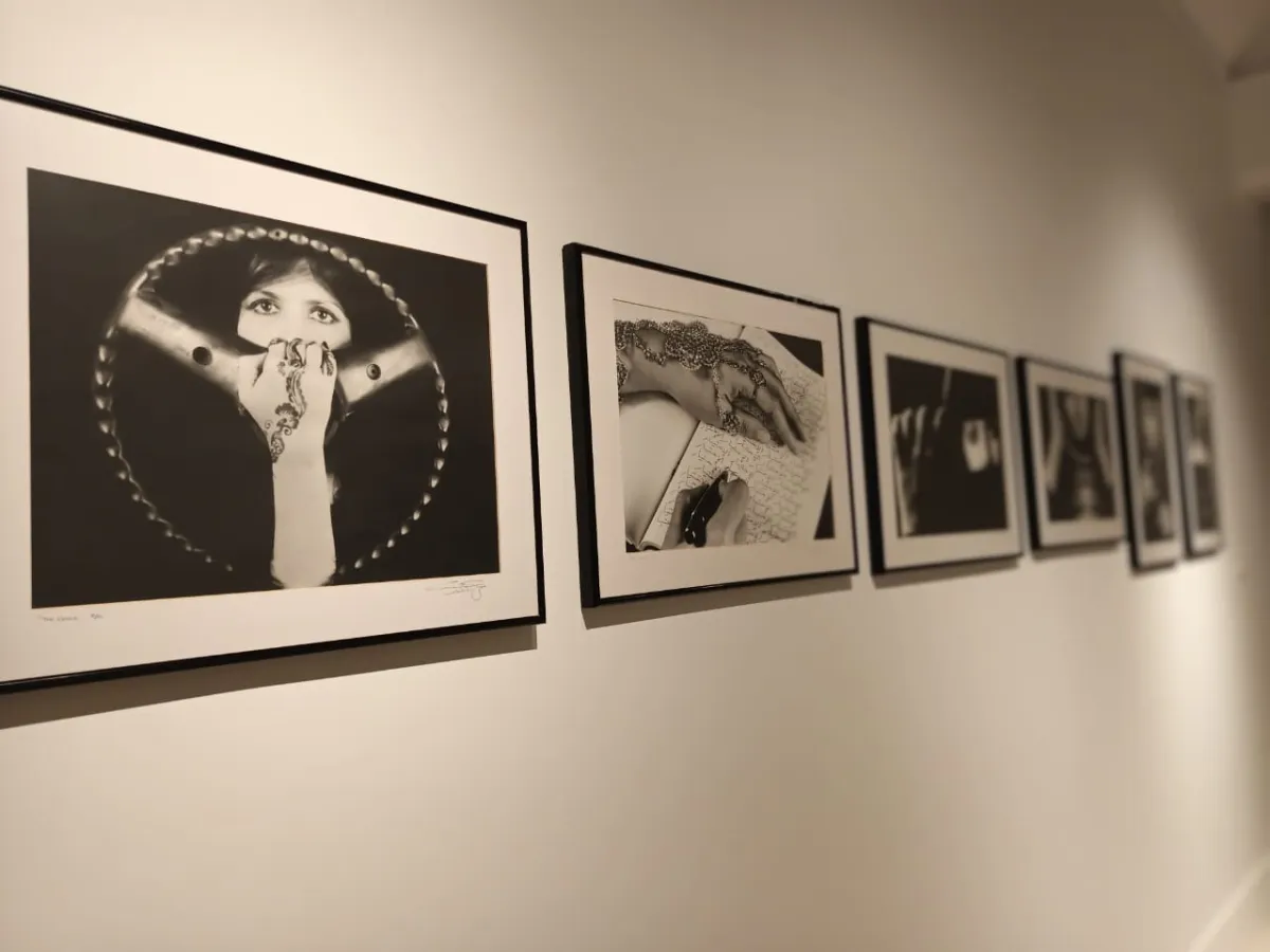 عمل بعنوان الاختيار للفنانة منال الضويان