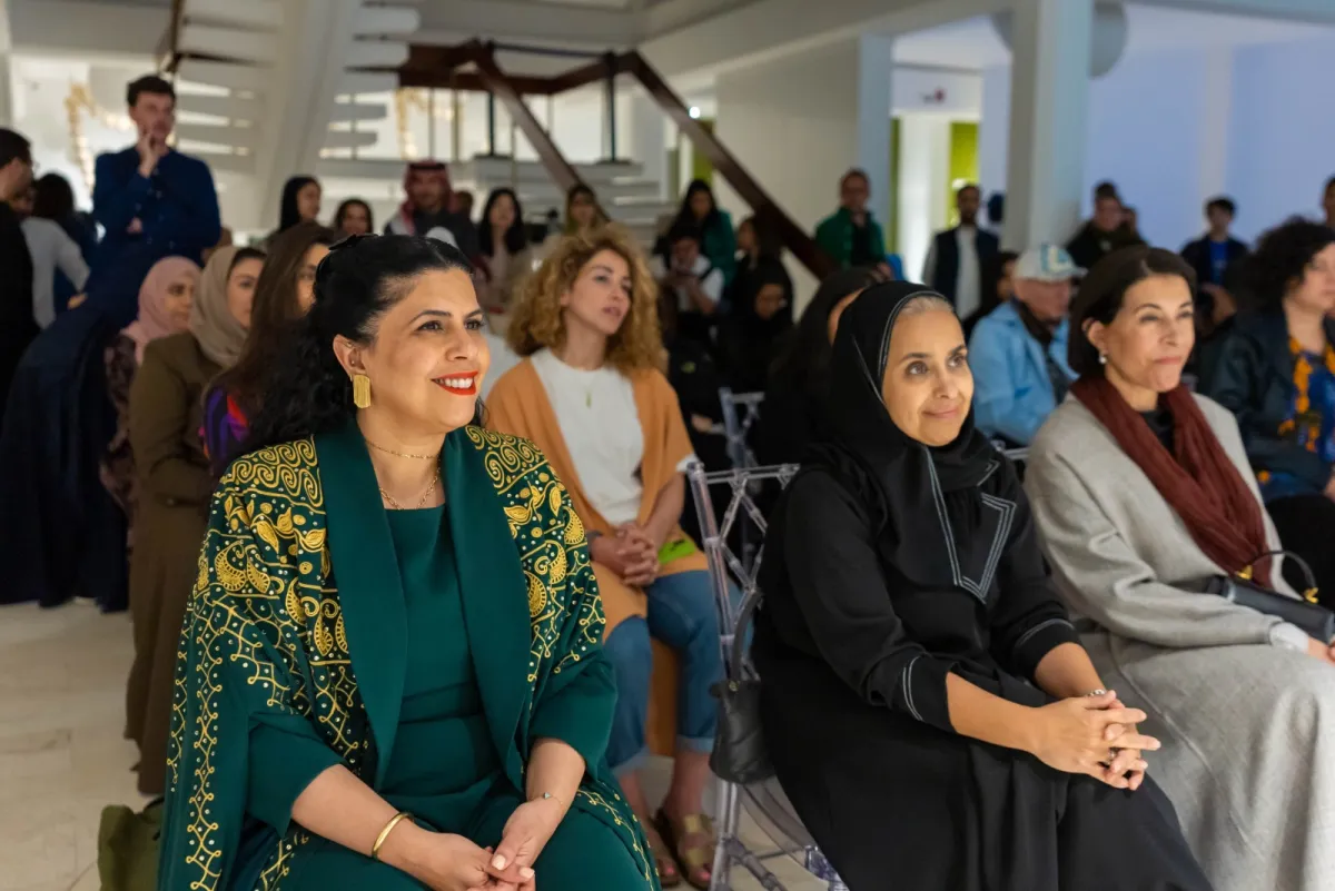 جلسات حوارية لمناقشة الكتب والأعمال ورحلة الفنانين