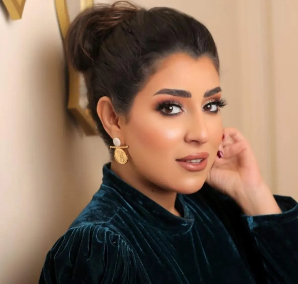 آيتن عامر بمكياج قوي