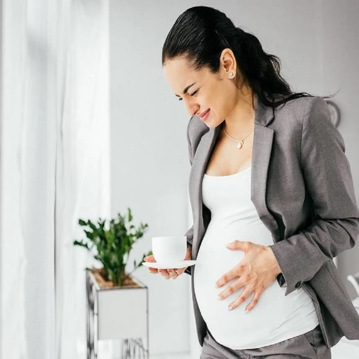 صوة لحامل تتوجع