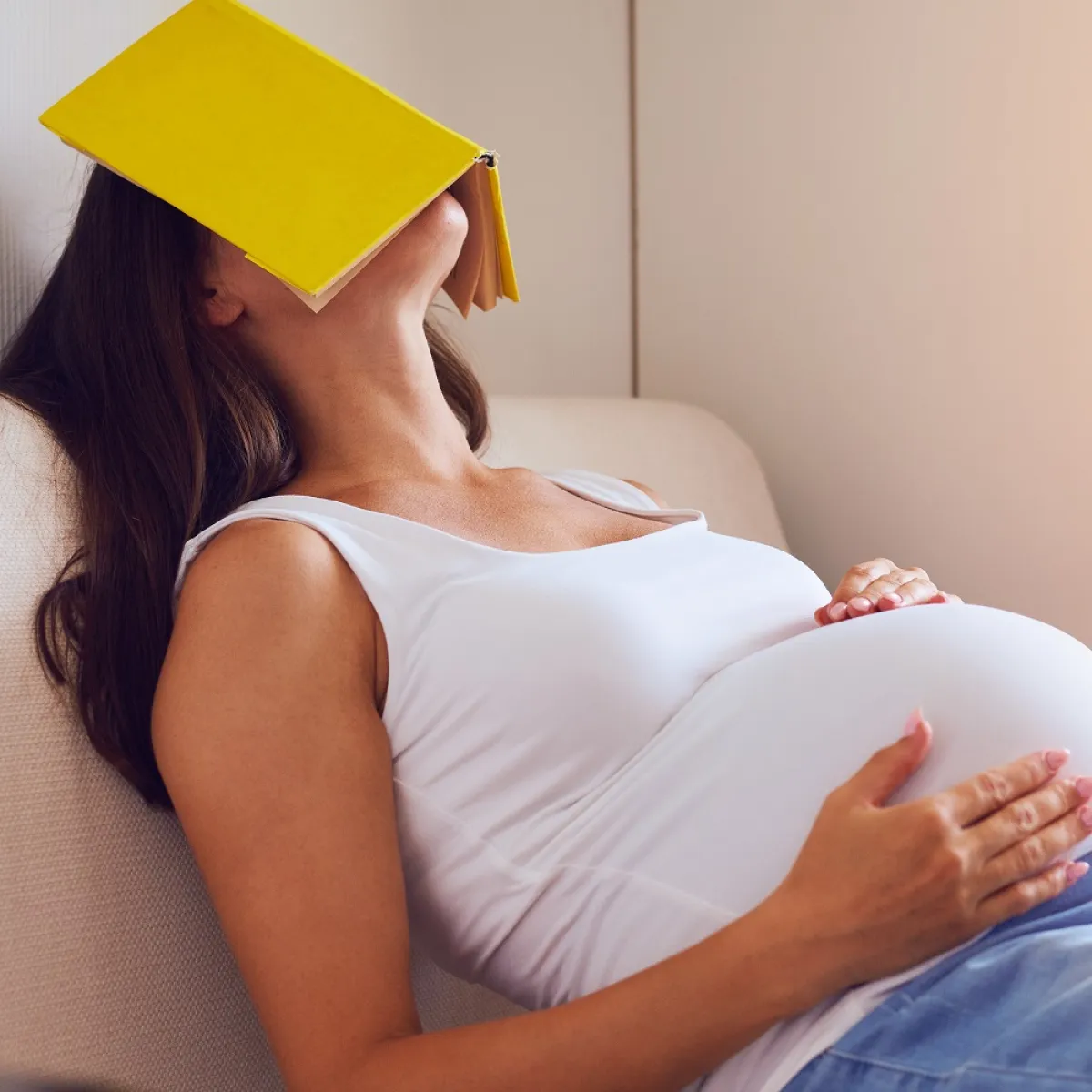 صورة لحامل نائمة