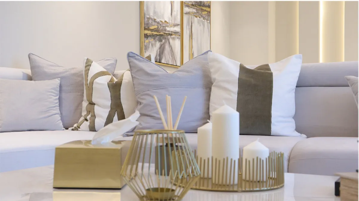 من أعمال المصممة 