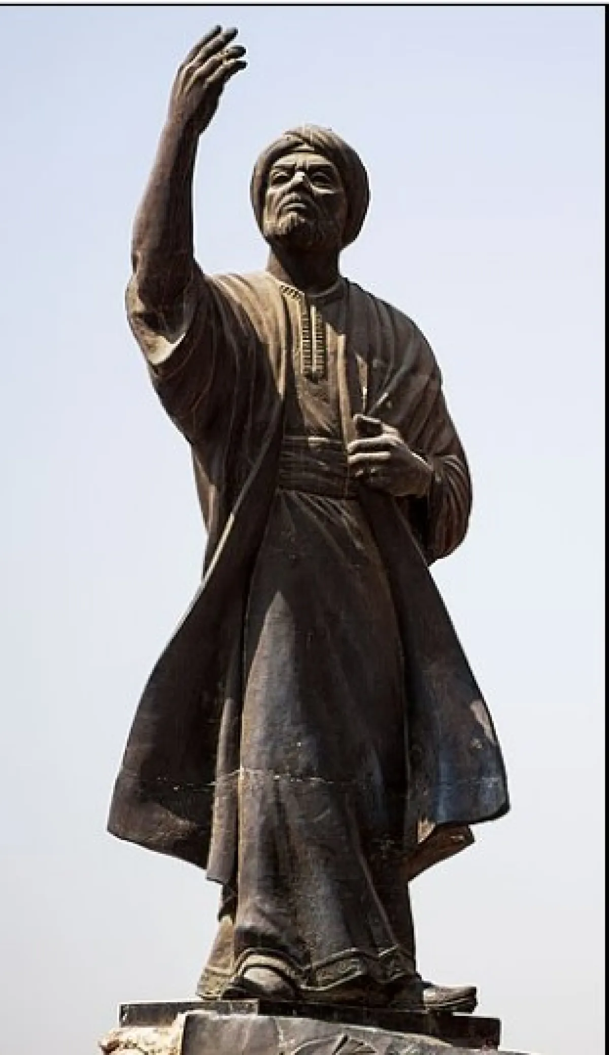 تمثال المتنبي