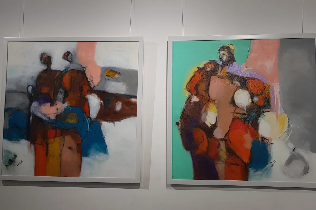 من لوحات الفنانة شامي العمري المعروضة في صالة إيقاع الفن