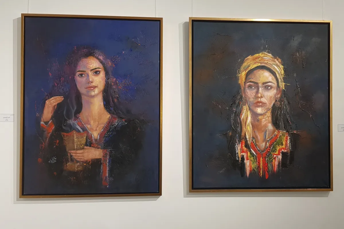 من لوحات الفنانة أمل الشمري المعروضة في صالة إيقاع الفن