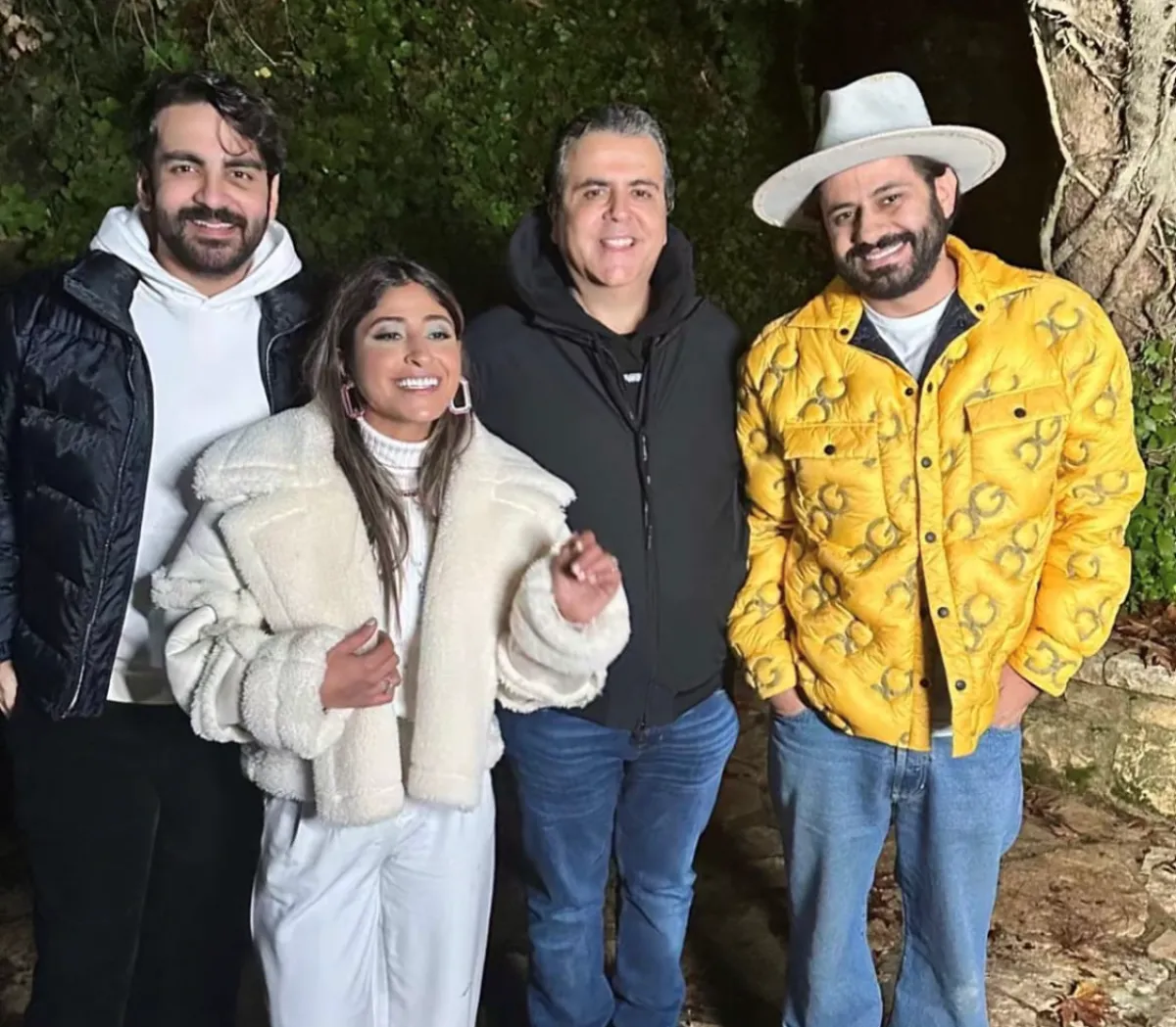 طاقم عمل مسلسل غسيل في كواليسه - الصورة من حساب شجون على الانستجرام 