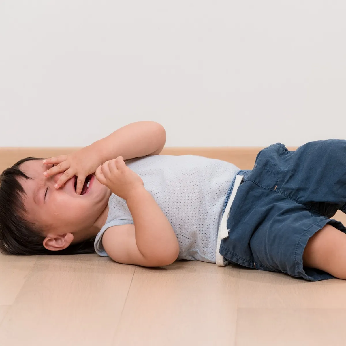 صورة لطفل يبكي  بشدة