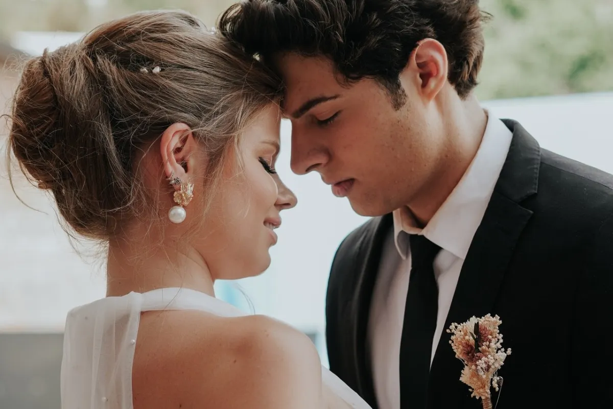 عروس وزوجها (المصدر: pexels )