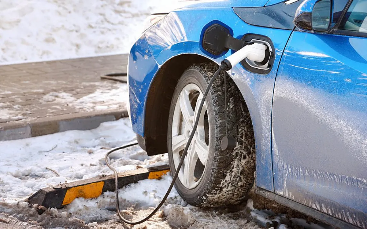 سيارة كهربائية للطقس البارد