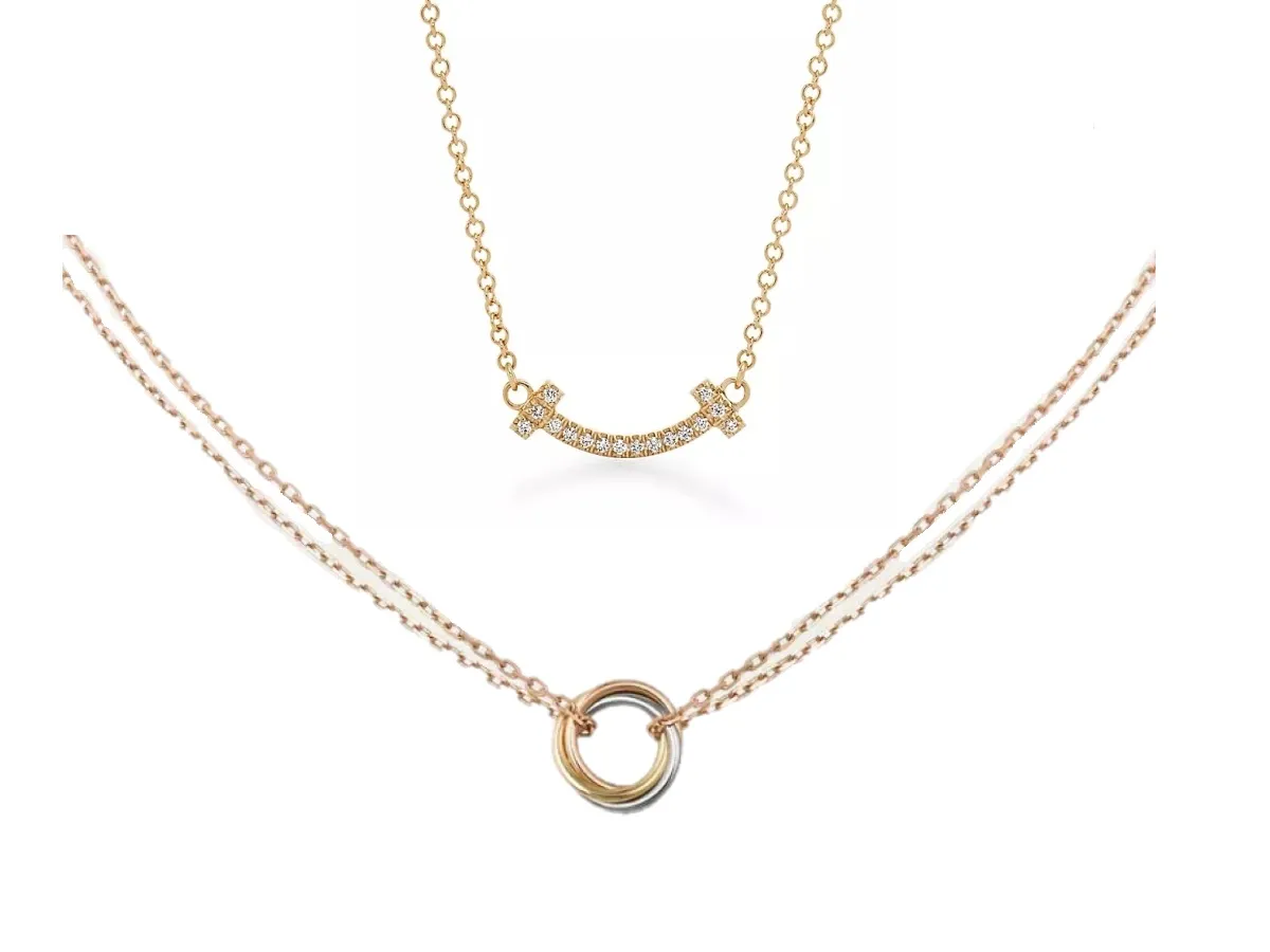 تزيني بسلاسل ذهب قصيرة لإطلالة أنثوية ناعمة في 2023