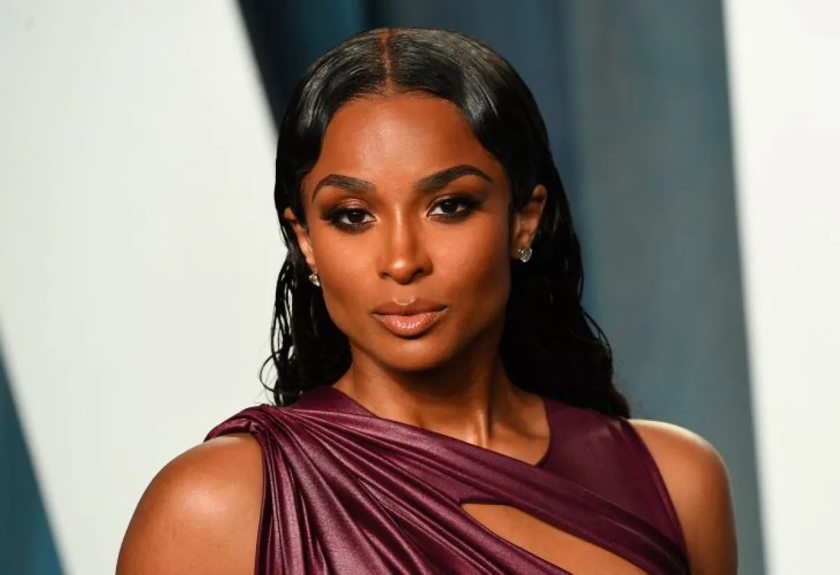 النجمة سيارا