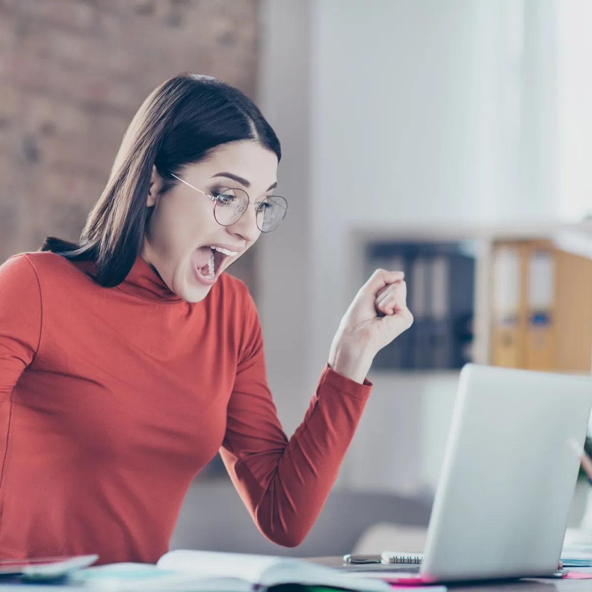 صورة طريفة لفرحة المرأة