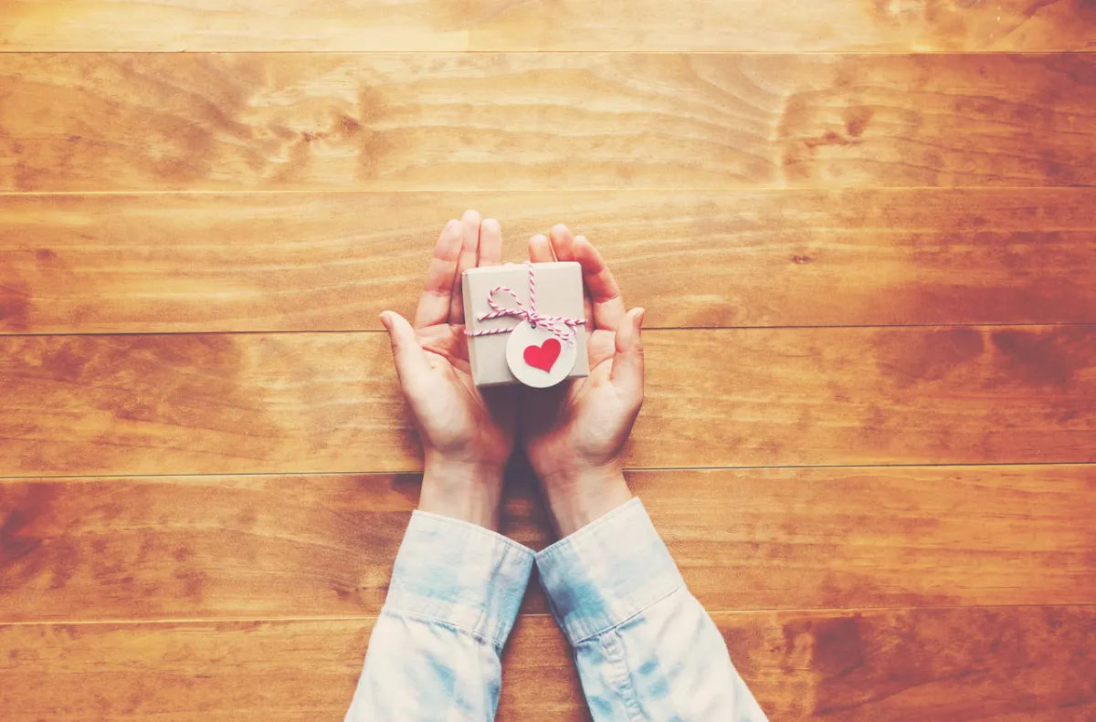 صورة لتقديم الهدية