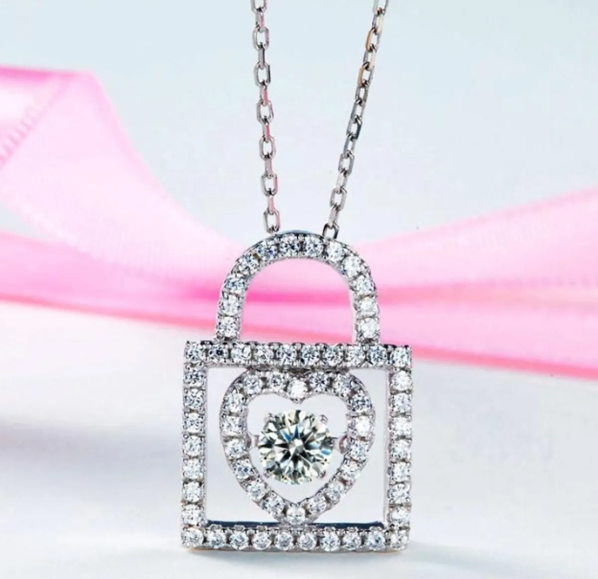 سلسلة Heart Lock Dancing Stone من مجوهرات جويس Joyce jewellery