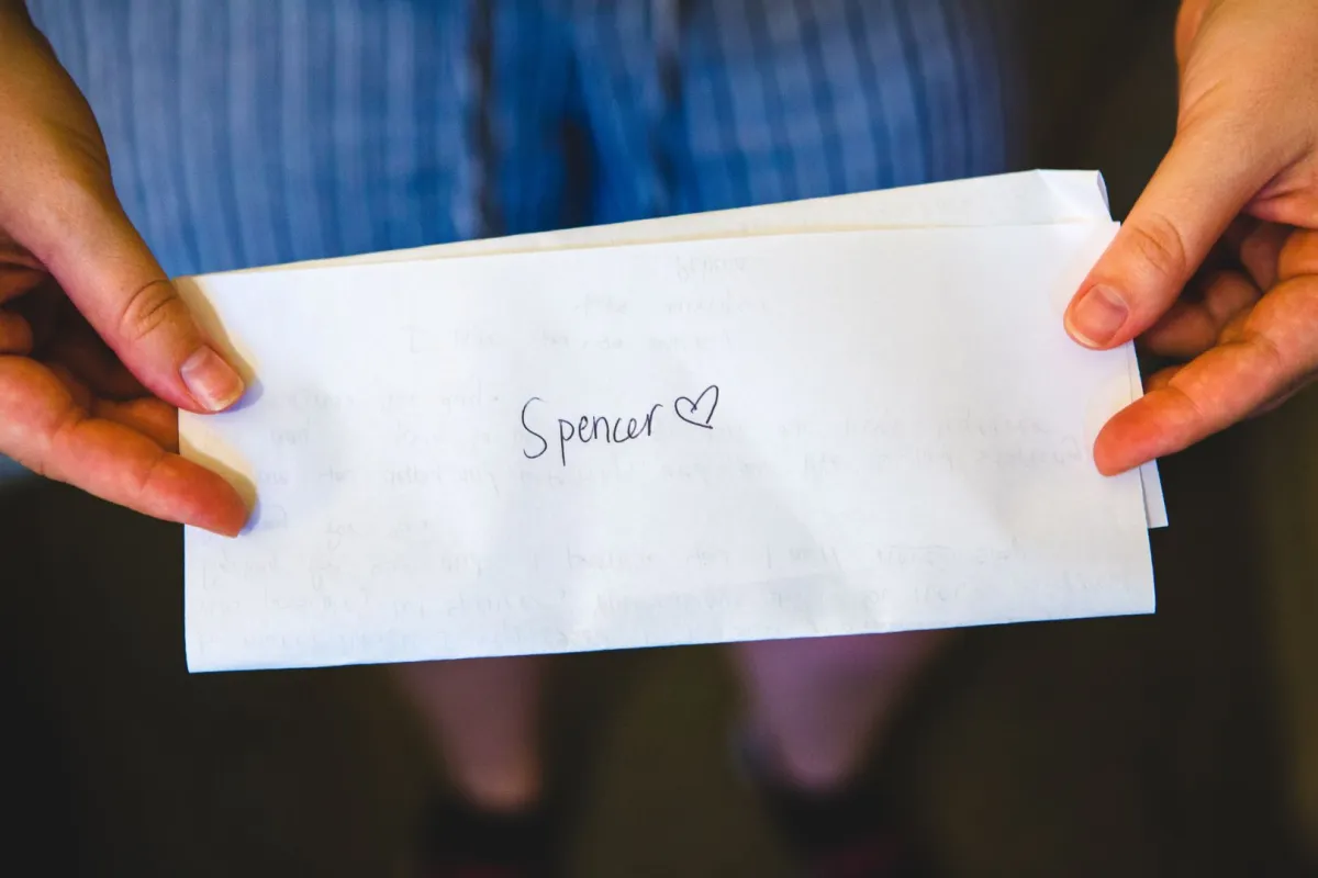 رسالة تصل بعد 100 عام