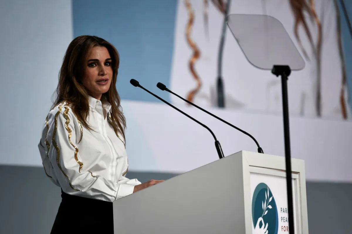 Queen Rania at the Palais Brongniart in Paris, on November 11, 2022. STEPHANE DE SAKUTIN / AFP