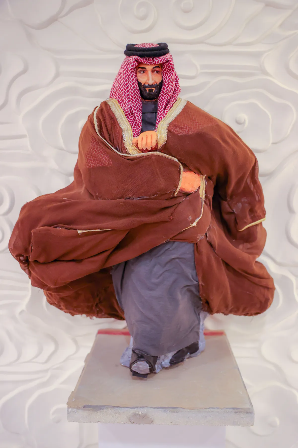 حركة البشت" مجسم ل الفنان التشكيلي والنحات هاشم الجمعان