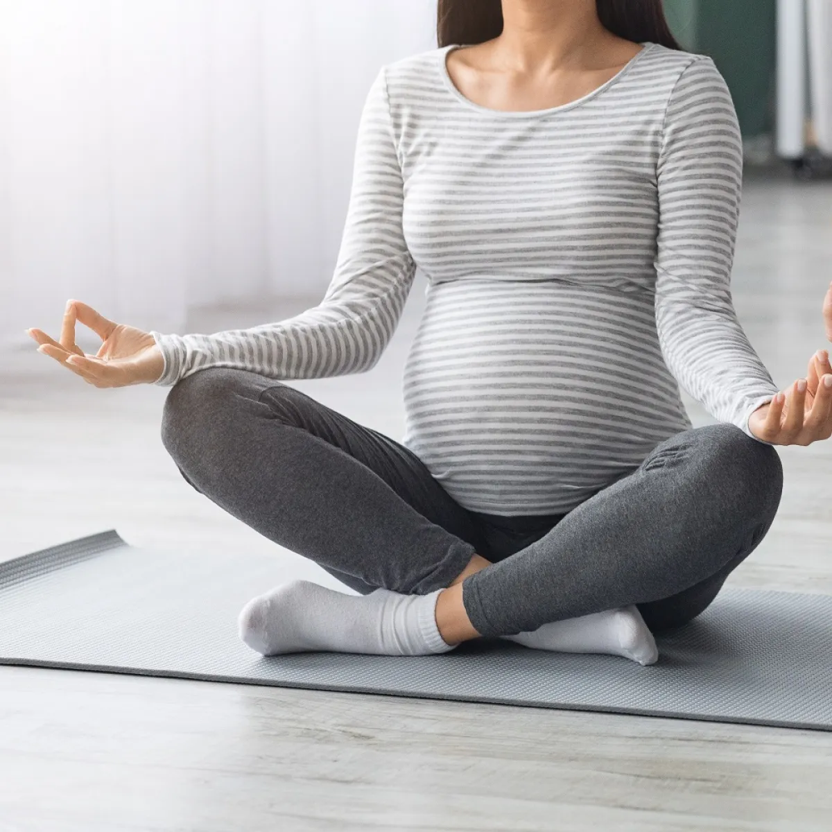 صورة لحامل تمارس اليوجا