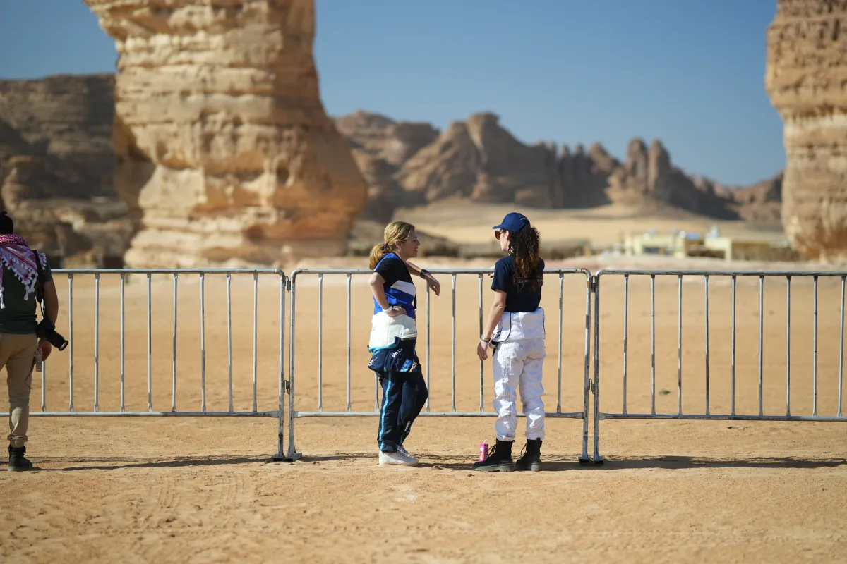 تظهر الصورة لقطات من رالي جميل