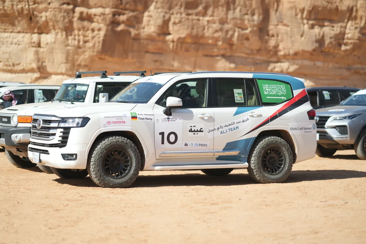 تظهر الصورة سيارة رقم 10