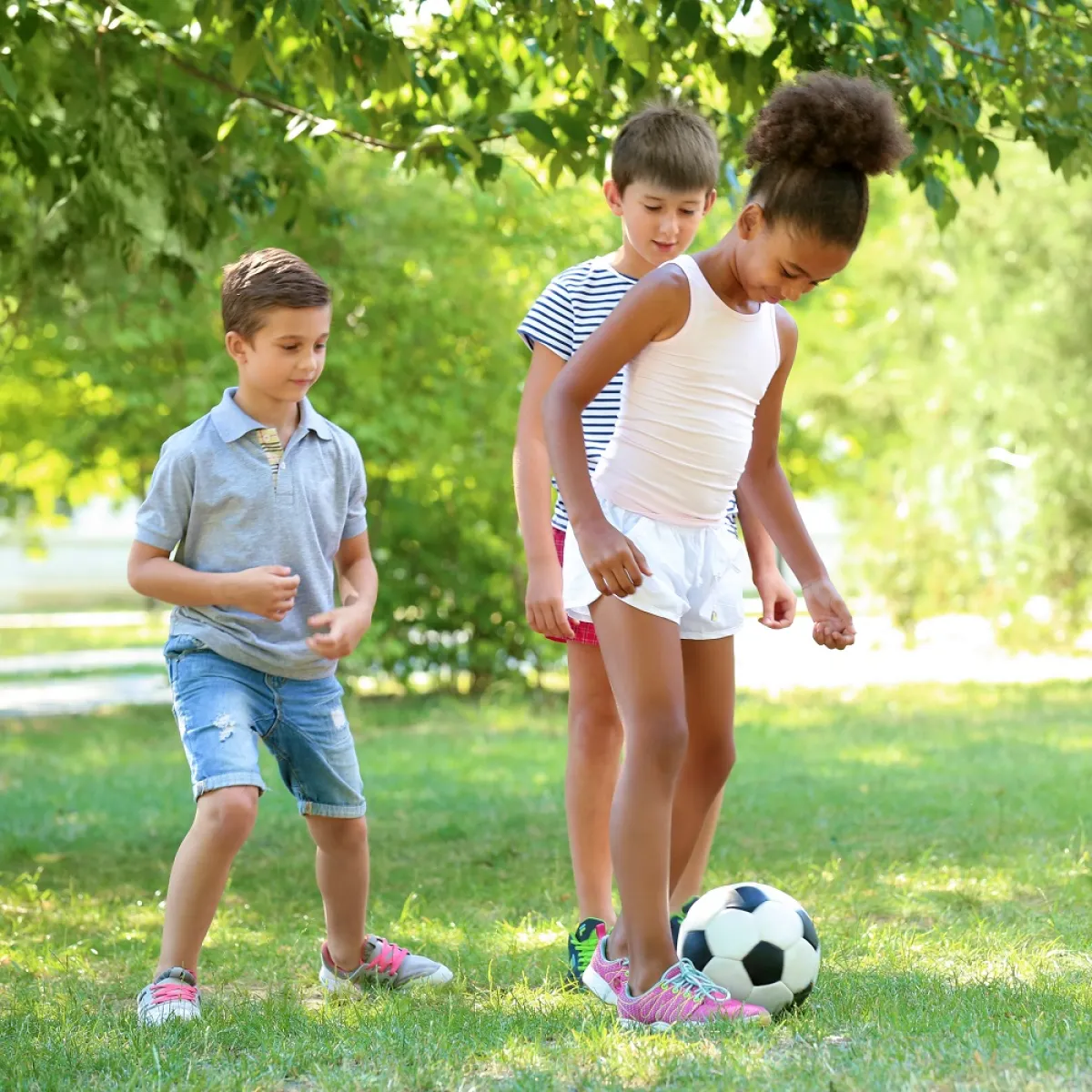 صورة لأطفال أصحاء يلعبون 